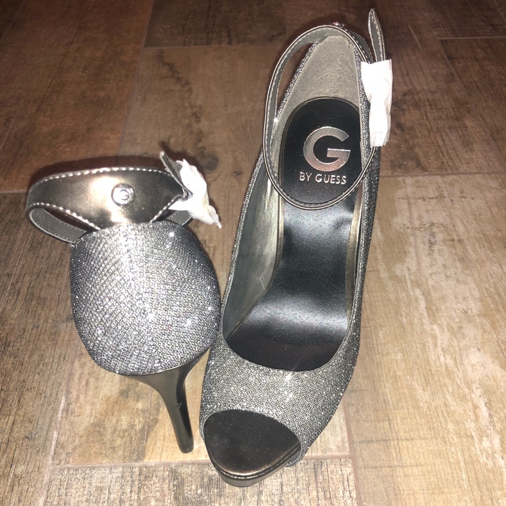 Guess Heels - Picture 2 of 4